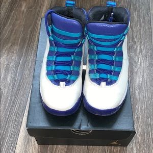Jordan shoes size 4 (big Kids)